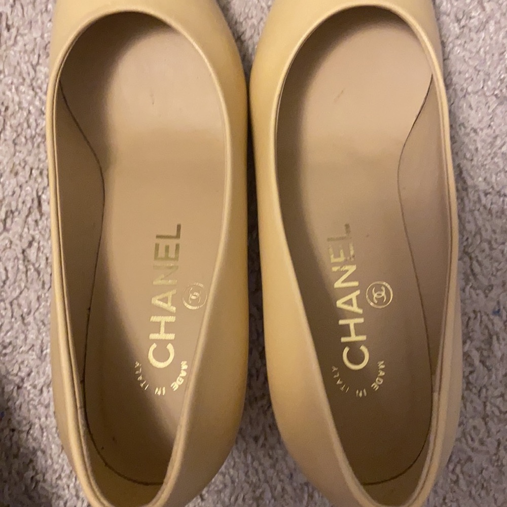 Chanel two tone pearl heel pumps - Picture 13 of 15